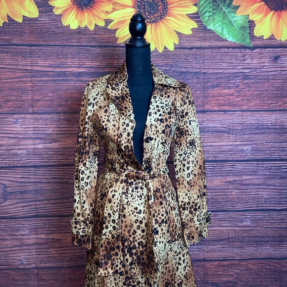 🎉ON SALE🎉⚡️Beautiful Bandolino Cheetah Trench coat⚡️ - Picture 1 of 5